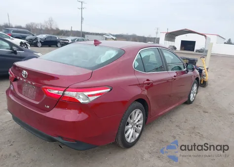 2019 Toyota Camry Le z USA, uszkodzony, nr VIN 4T1B11HKXKU821258